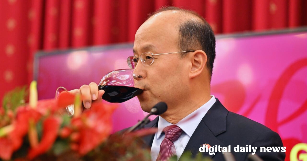 China drops heavy tariffs against Australian winemakers